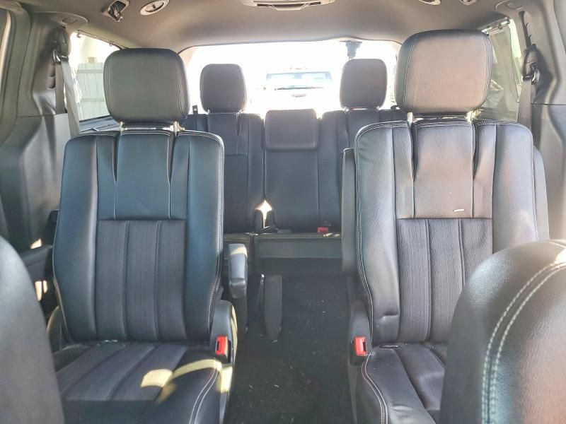 2015 Chrysler Town & Country s