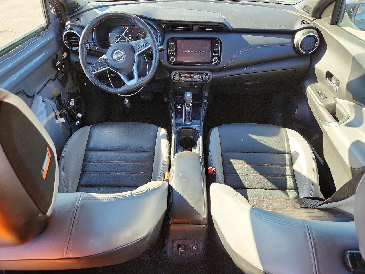 2022 Nissan Kicks sr