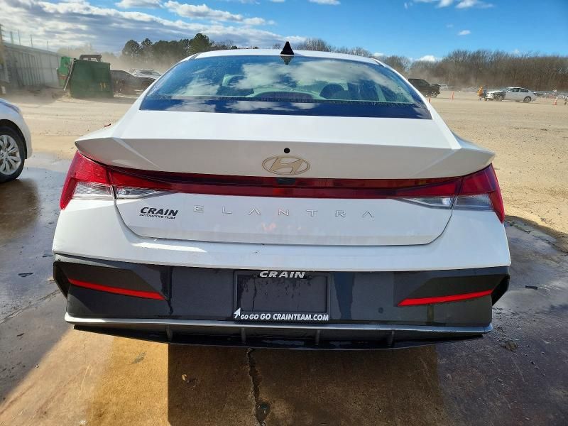 2025 Hyundai Elantra se