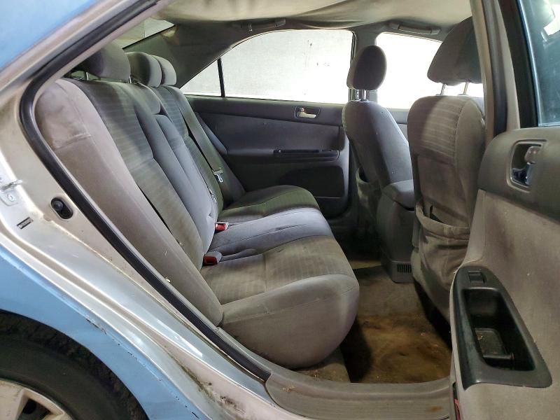 2005 Toyota Camry le