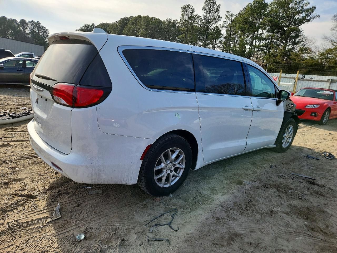 2020 Chrysler Voyager lx