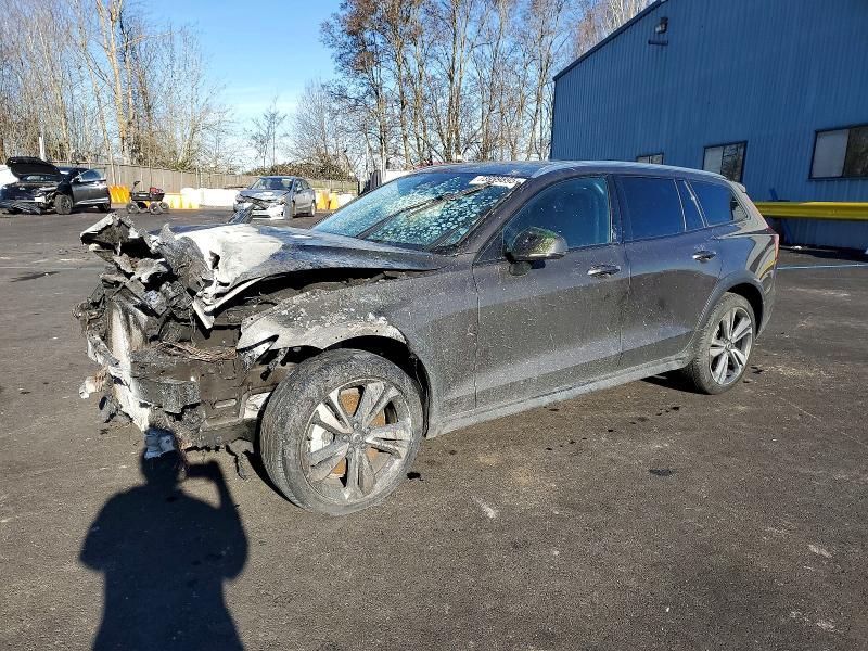 2024 Volvo V60 Cross Country Plus