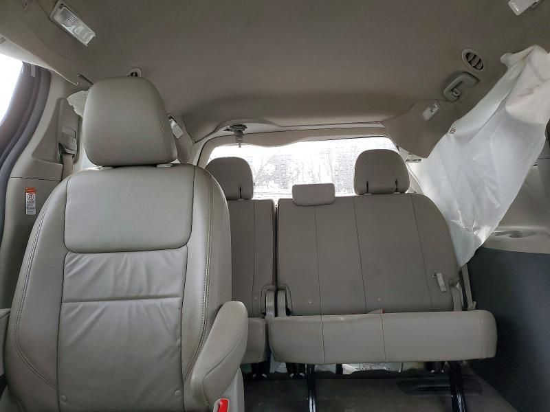 2016 Toyota Sienna xle