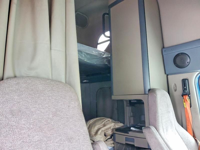 2017 Freightliner Cascadia 125 Semi Truck