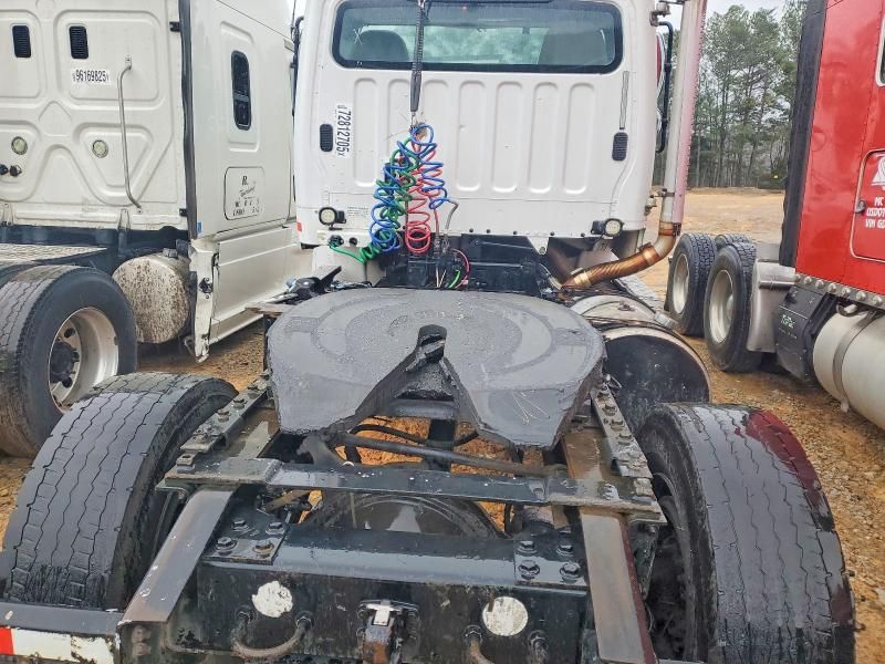 2015 Freightliner Business Class M2 Semi Truck