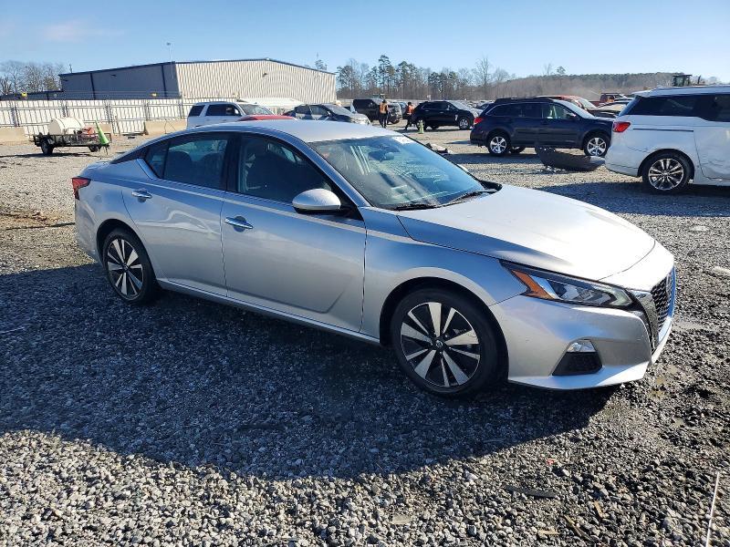 2022 Nissan Altima 2.5 sv