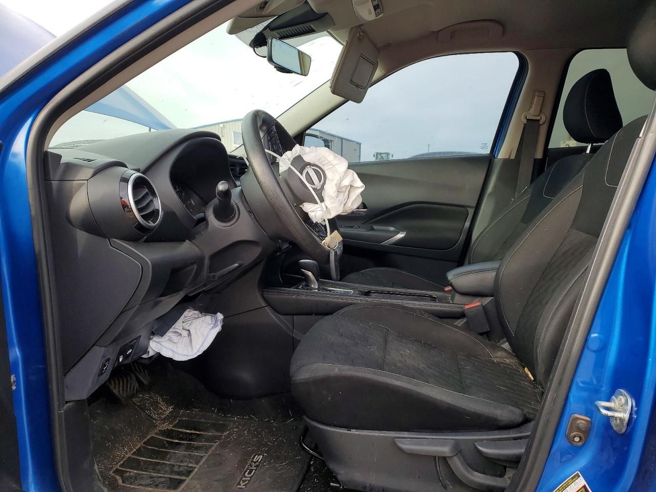 2022 Nissan Kicks sv