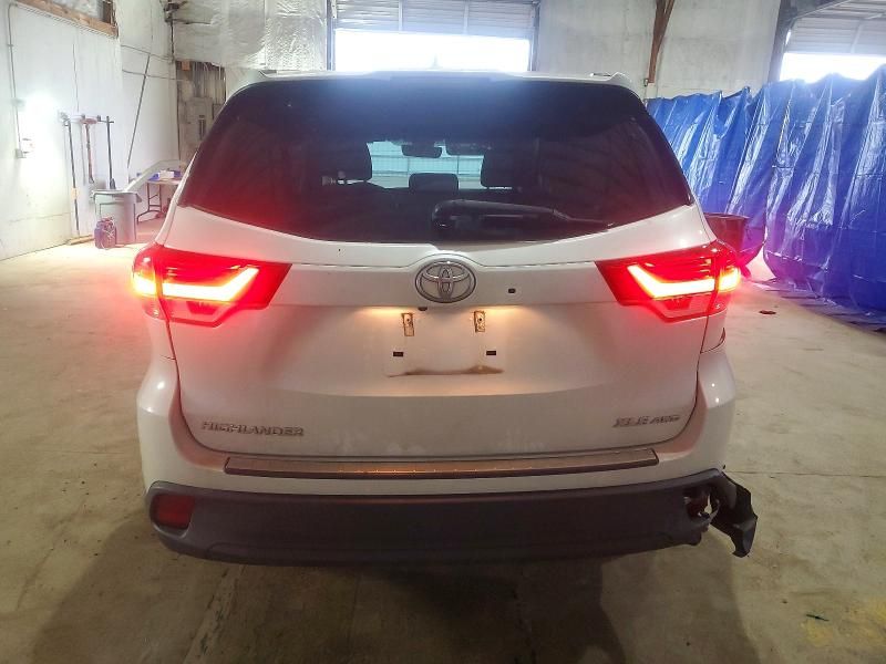 2018 Toyota Highlander se