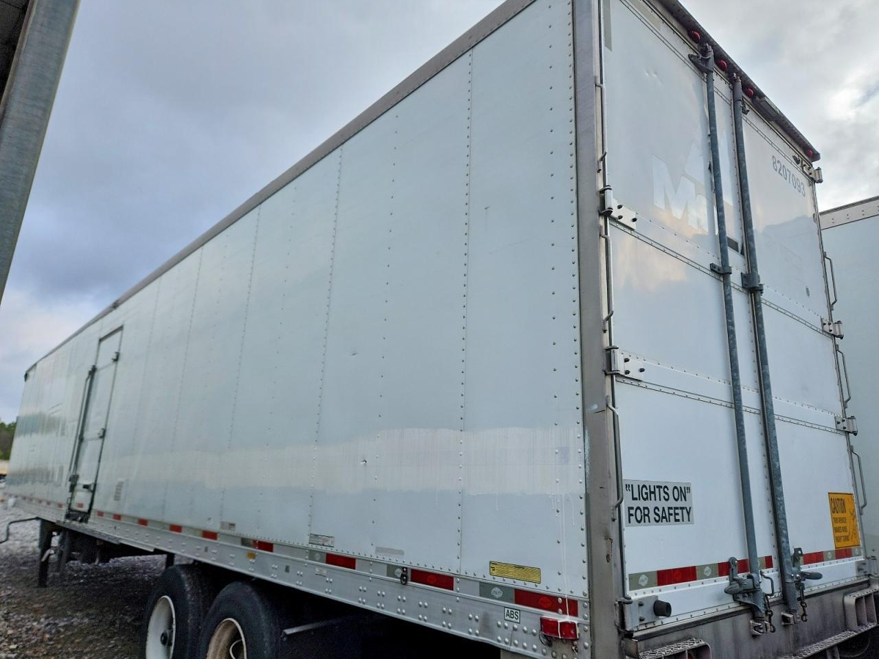 2017 Utility VS2RA Refrigerated Van Trailer