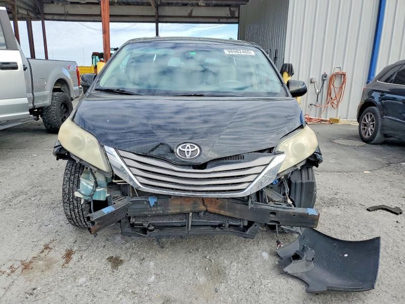 2011 Toyota Sienna xle