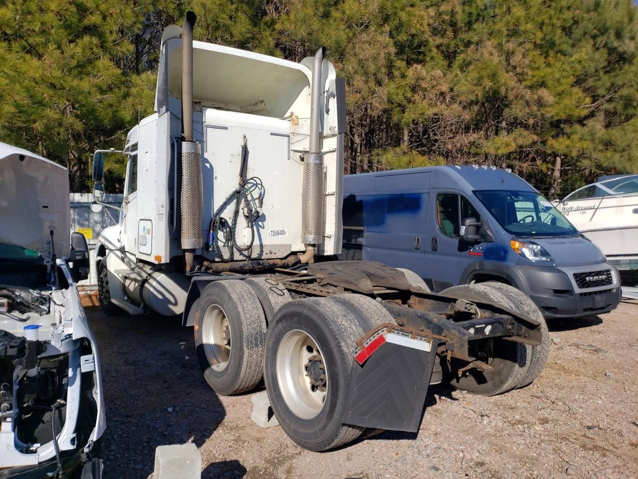 2004 Freightliner Columbia 120 Semi Truck