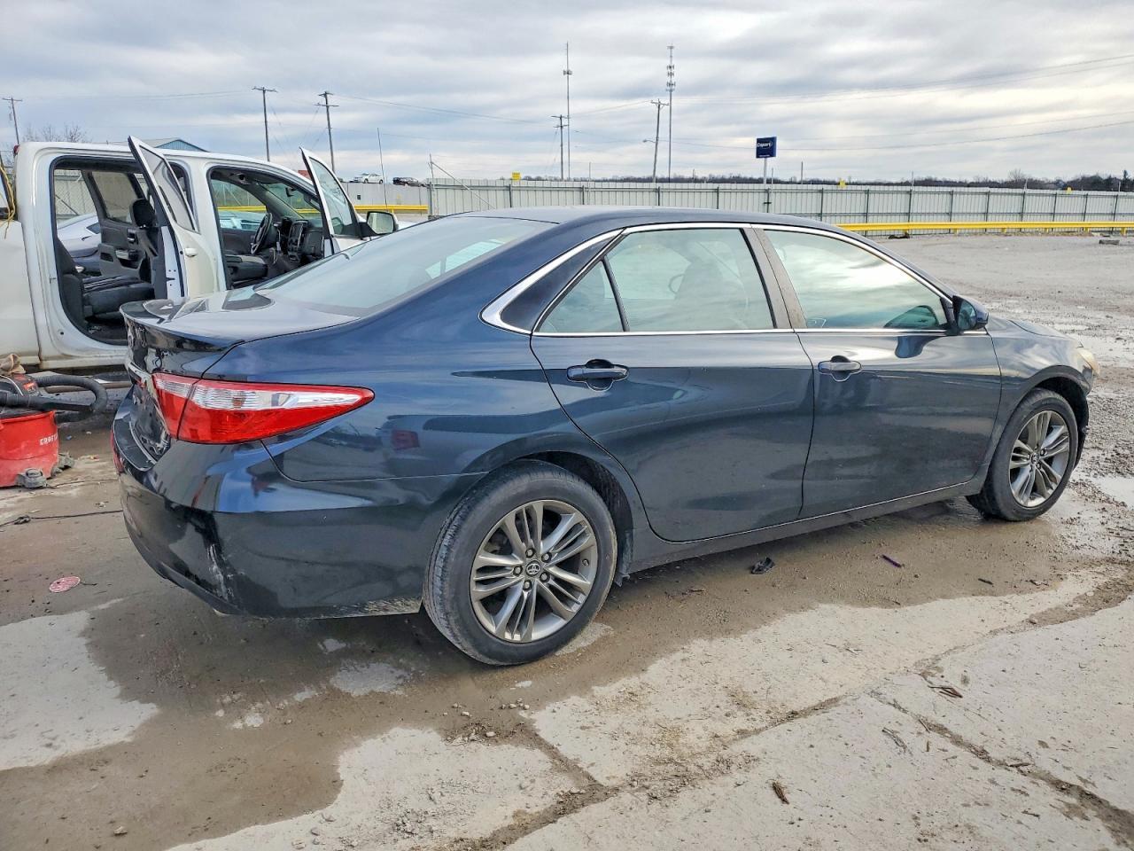 2016 Toyota Camry le