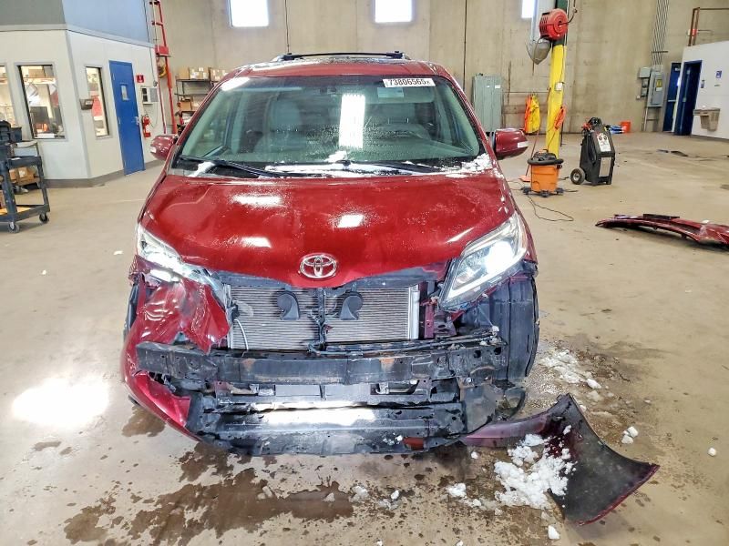 2015 Toyota Sienna xle