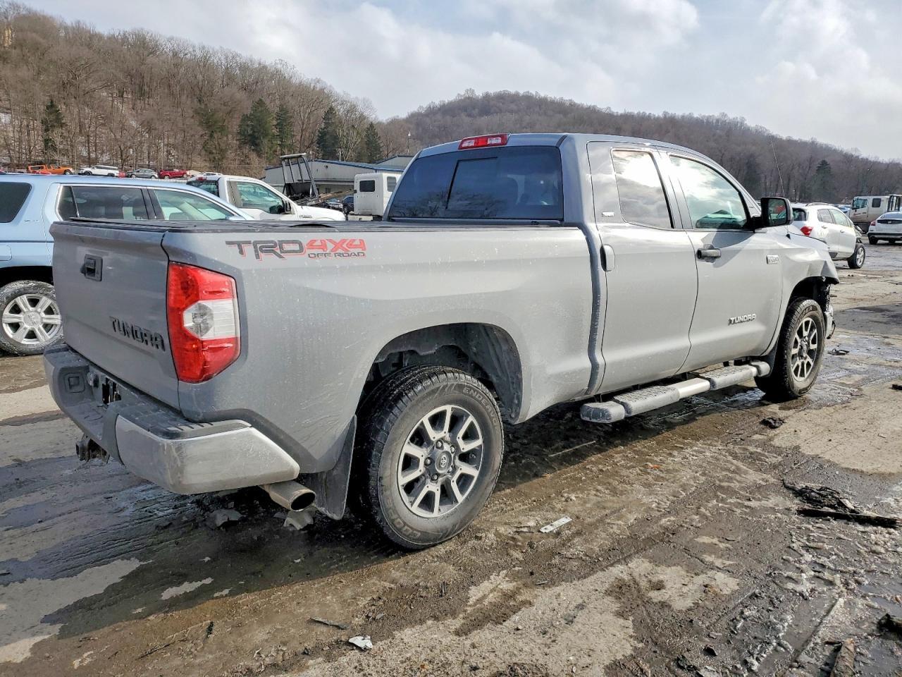 2018 Toyota Tundra Double cab sr