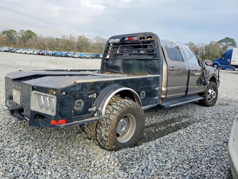 2022 Ford F350 Super Duty Flatbed Truck