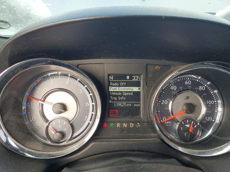 2014 Chrysler Town & Country s