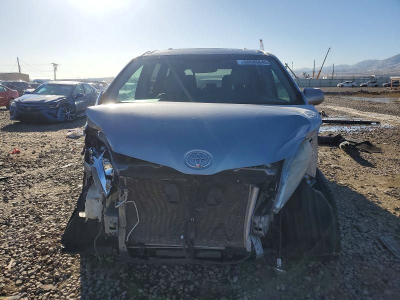 2015 Toyota Sienna xle