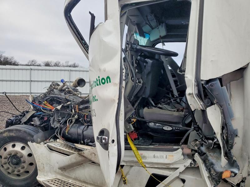 2019 Kenworth T680 Semi Truck