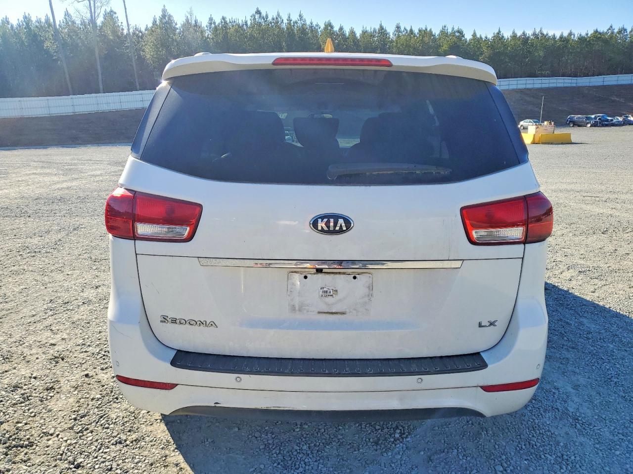 2017 KIA Sedona lx