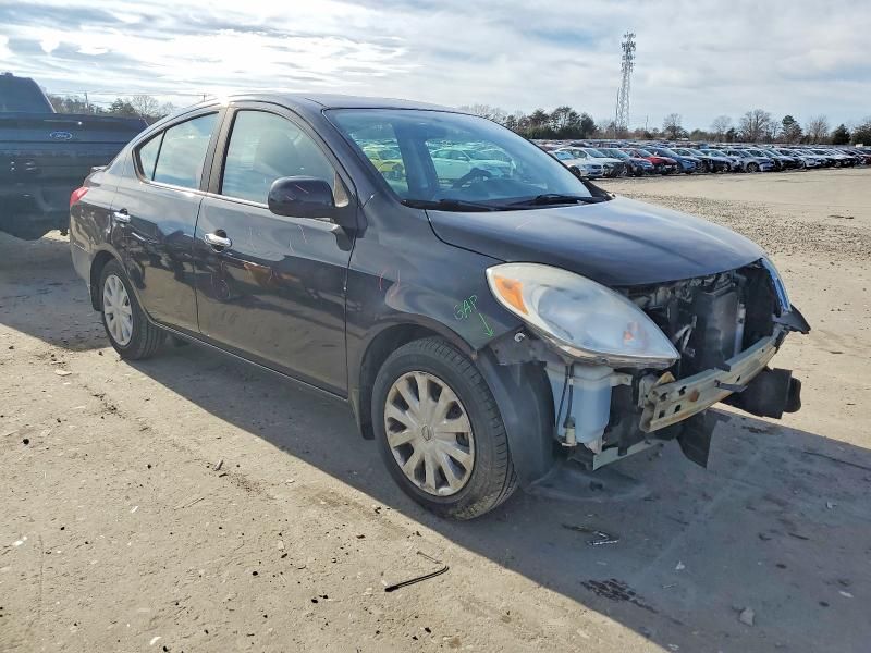 2013 Nissan Versa s