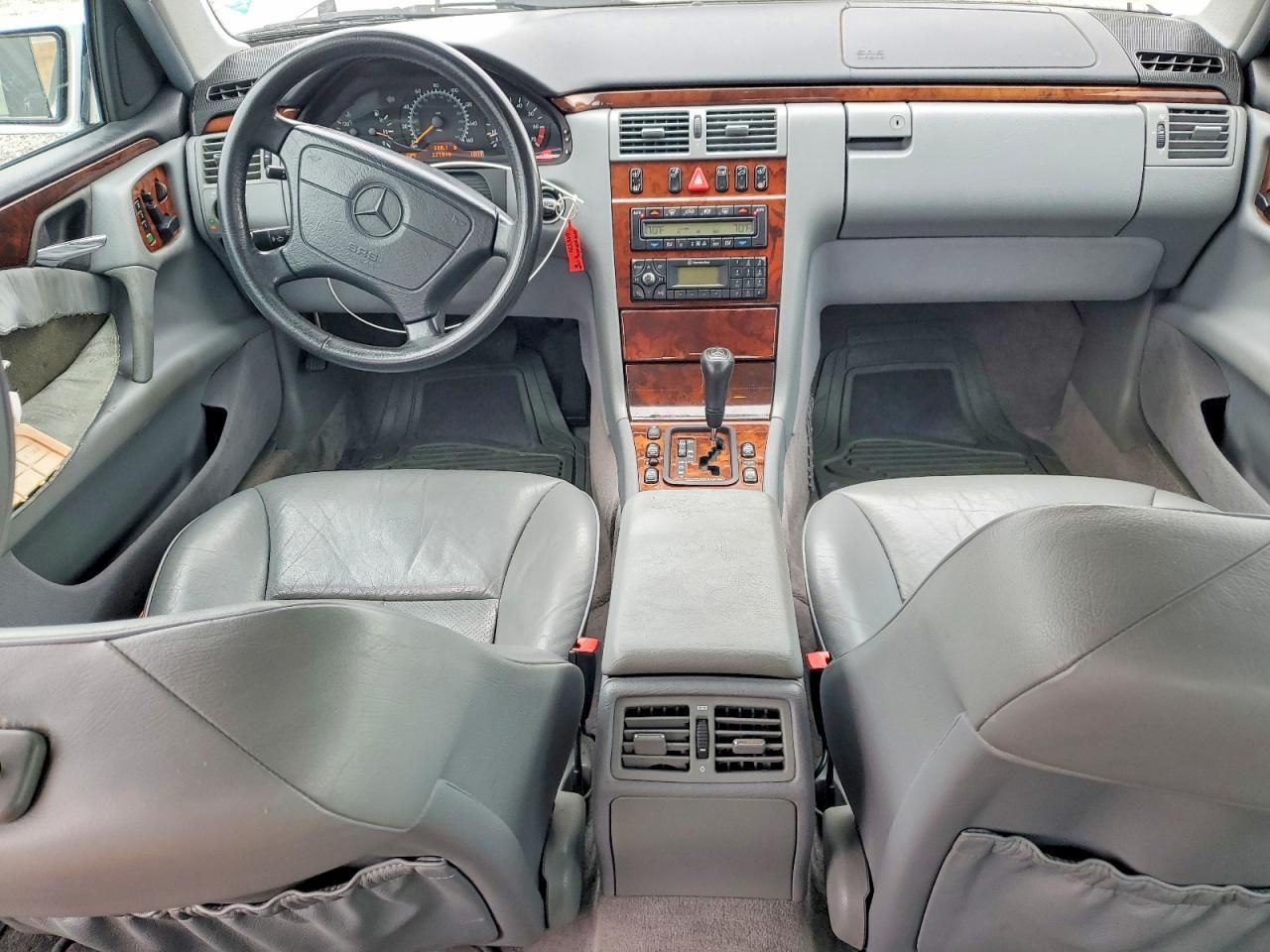 1999 Mercedes-Benz E 320