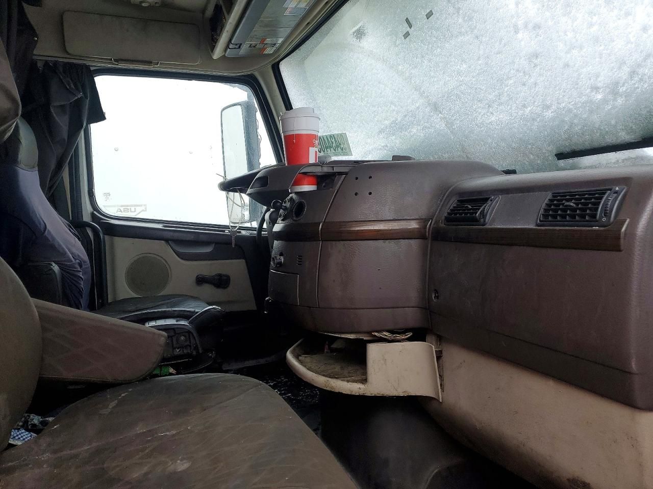 2014 Volvo VNL Semi Truck