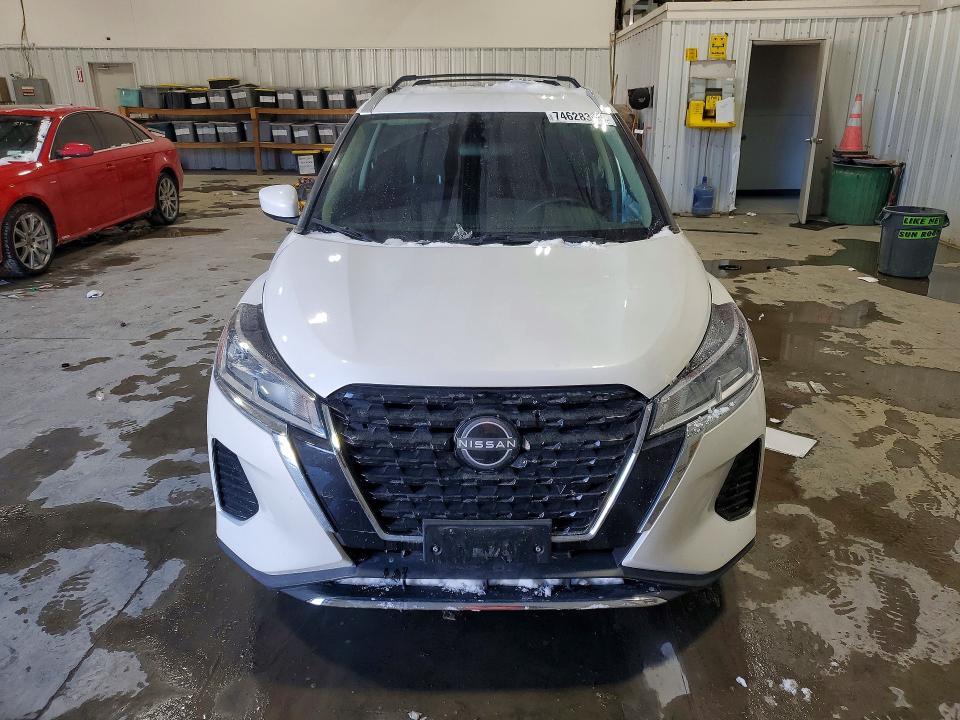 2023 Nissan Kicks sv