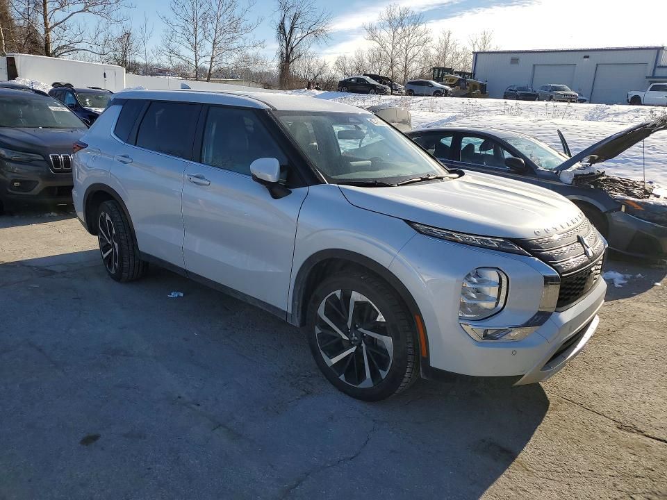 2023 Mitsubishi Outlander se
