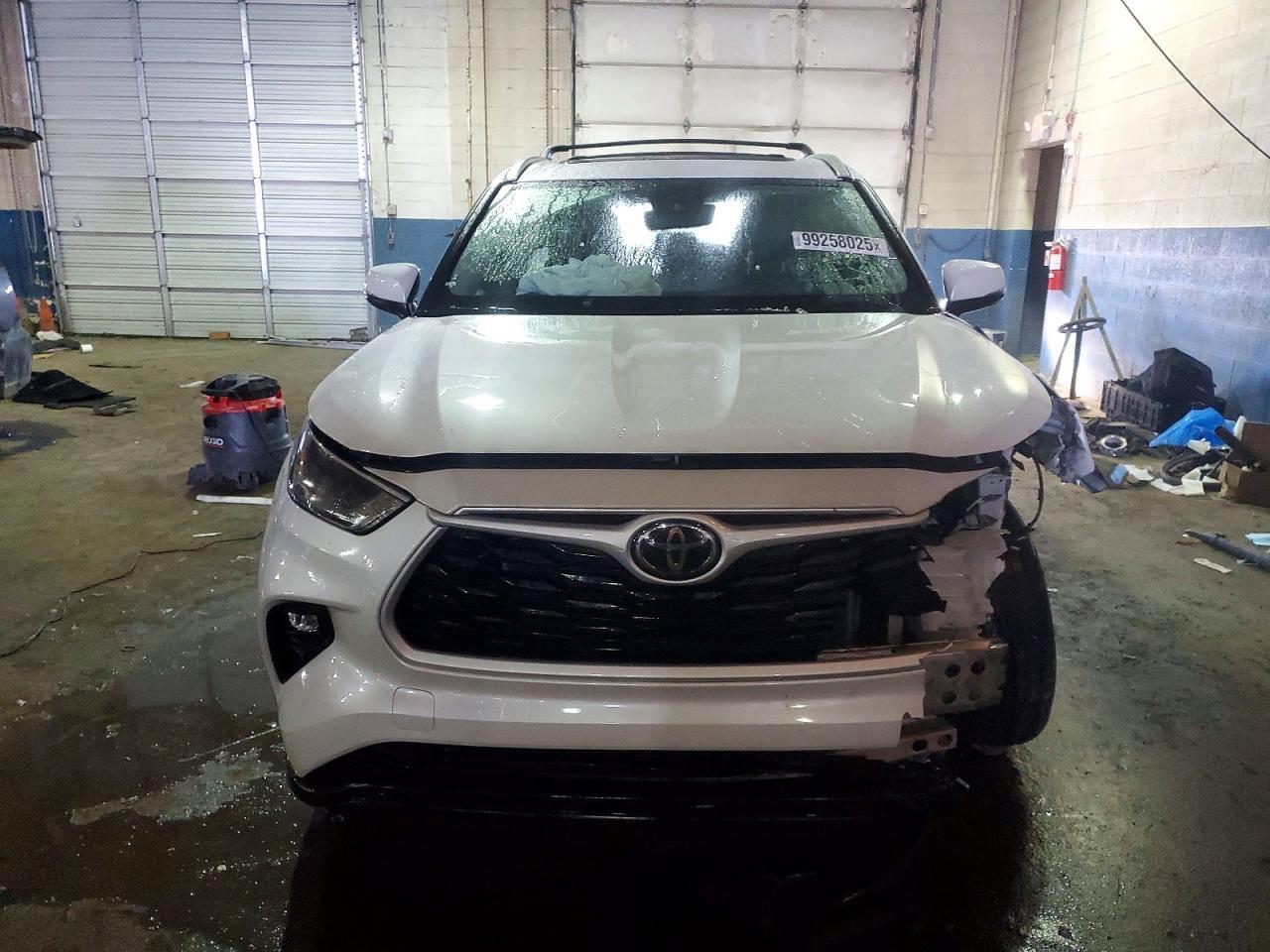 2024 Toyota Highlander le