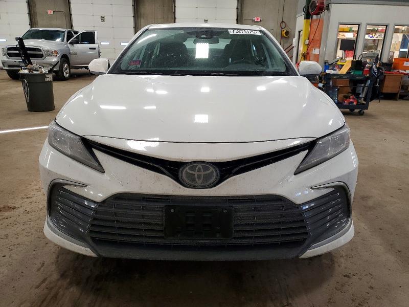 2021 Toyota Camry le