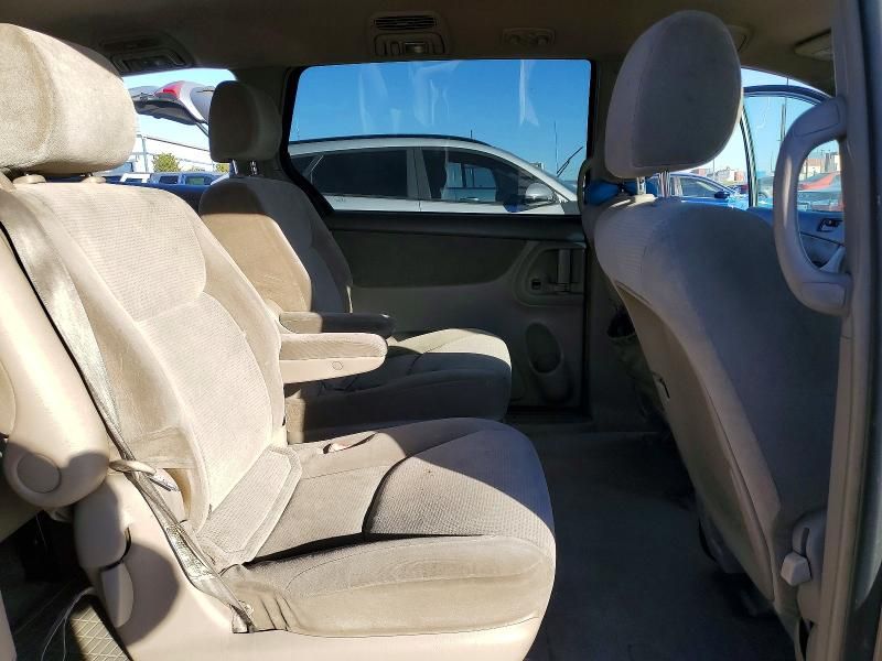 2004 Toyota Sienna ce