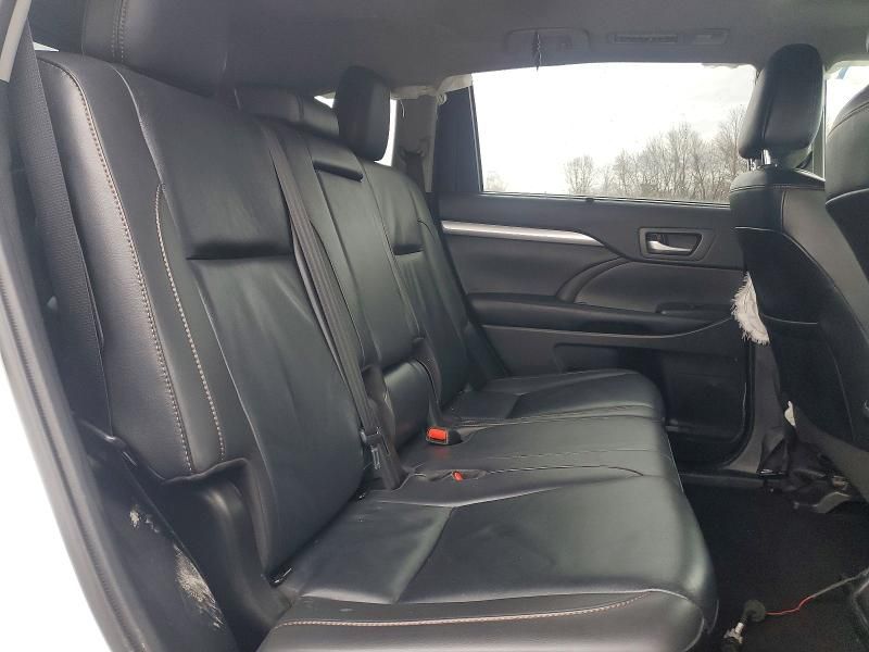 2019 Toyota Highlander se