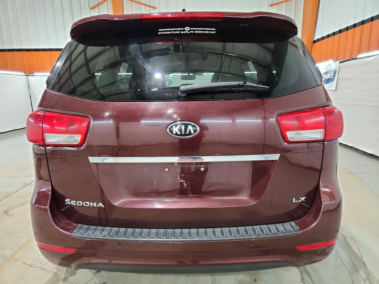 2017 KIA Sedona lx