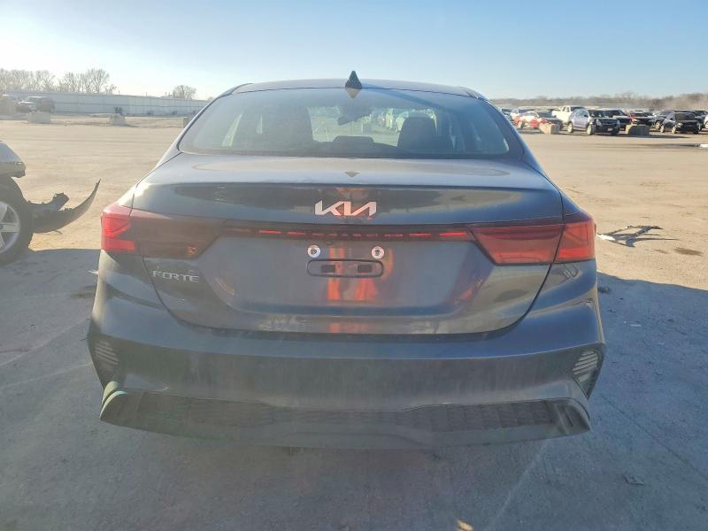 2023 KIA Forte lx
