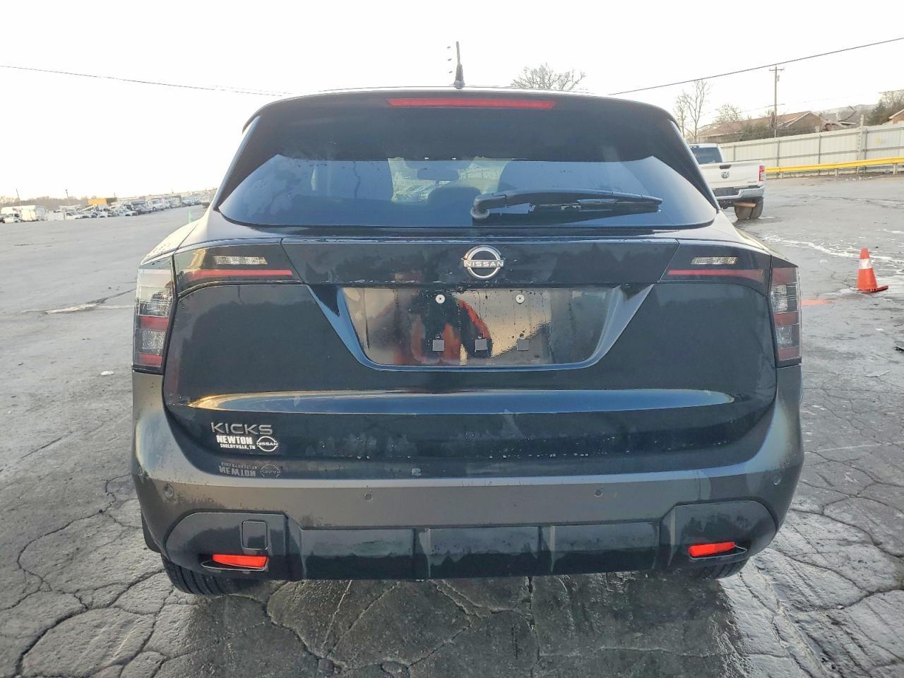 2025 Nissan Kicks sv