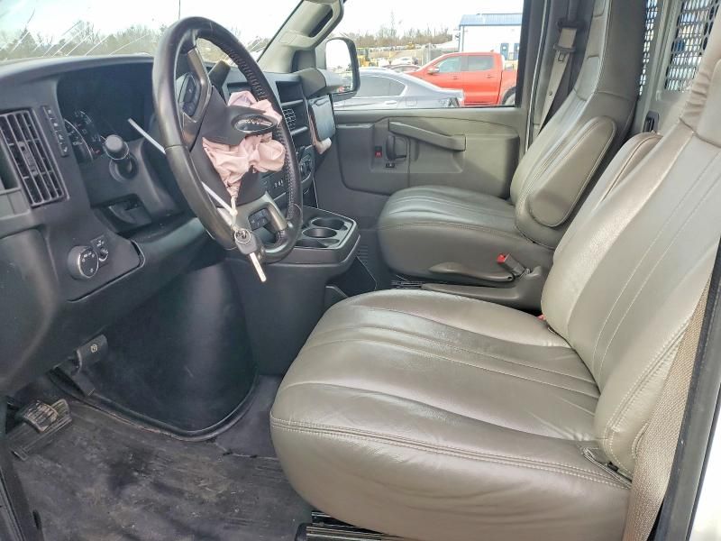 2017 GMC Savana 2500 Delivery van