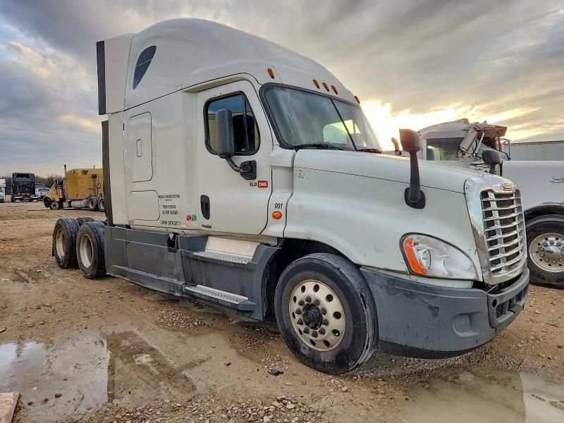2014 Freightliner Cascadia Semi Truck