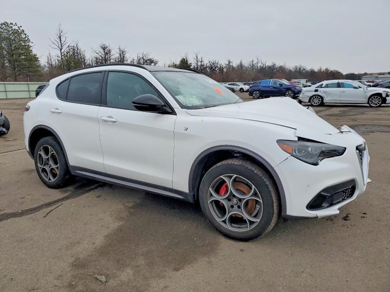 2024 Alfa Romeo Stelvio ti