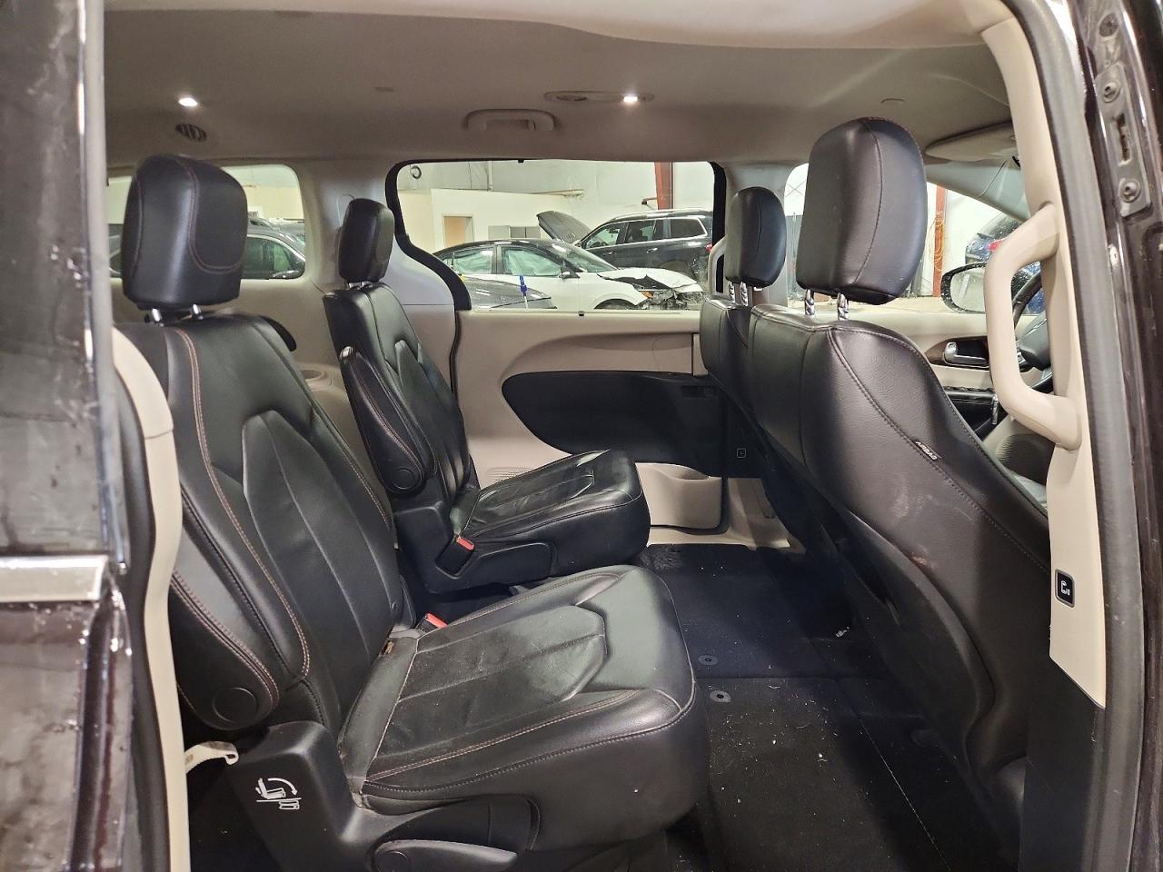 2017 Chrysler Pacifica Touring l
