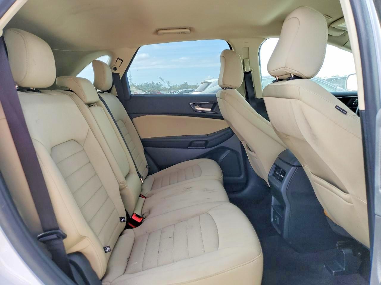 2020 Ford Edge se