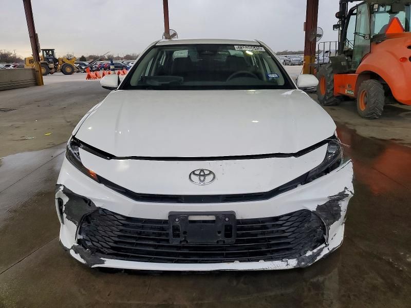 2025 Toyota Camry le