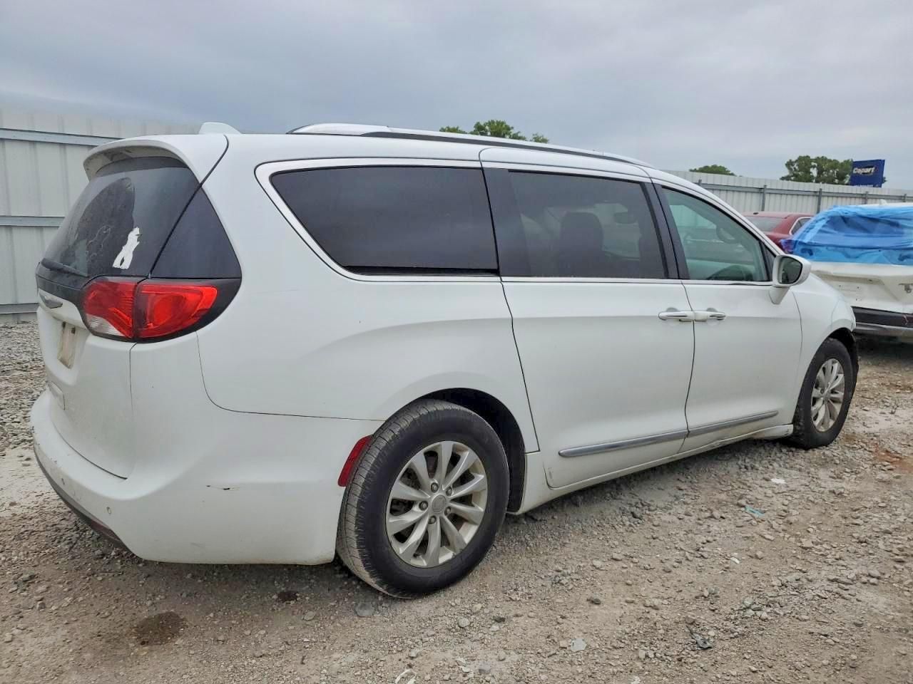 2018 Chrysler Pacifica Touring l