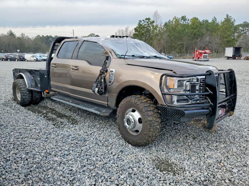 2022 Ford F350 Super Duty Flatbed Truck