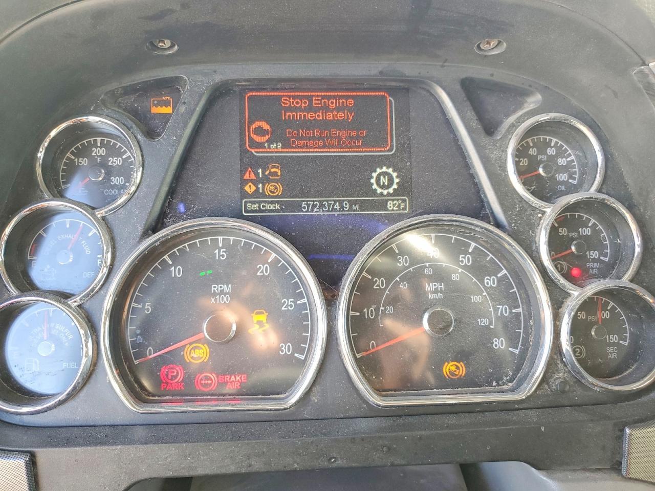 2015 Peterbilt 579 Semi Truck
