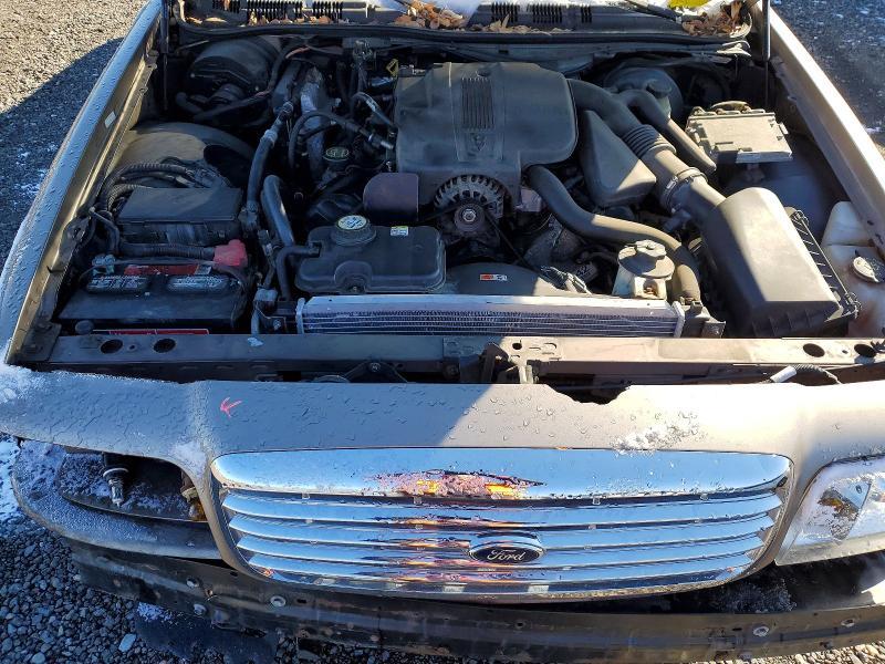 2005 Ford Crown Victoria lx