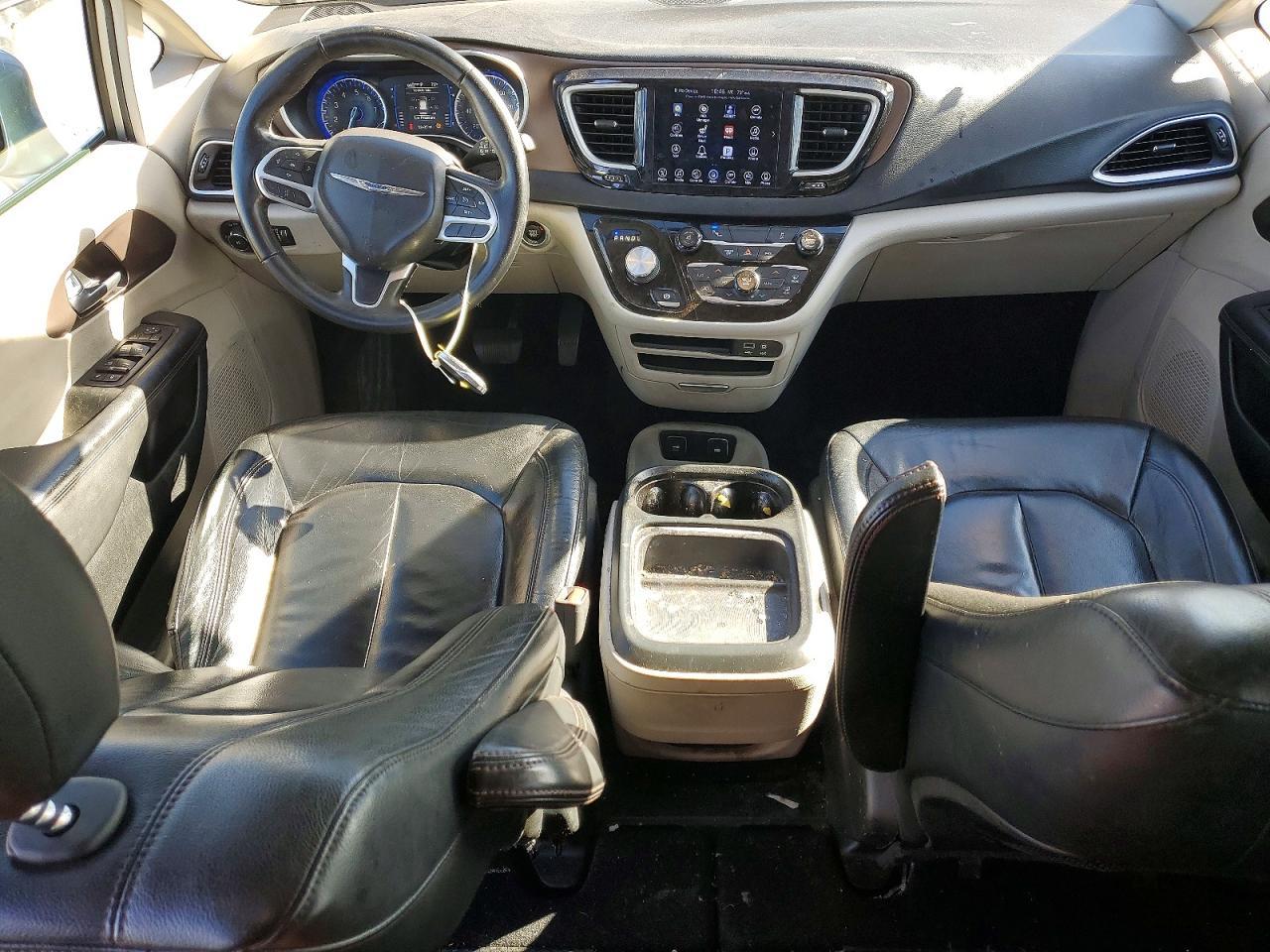 2017 Chrysler Pacifica Touring l