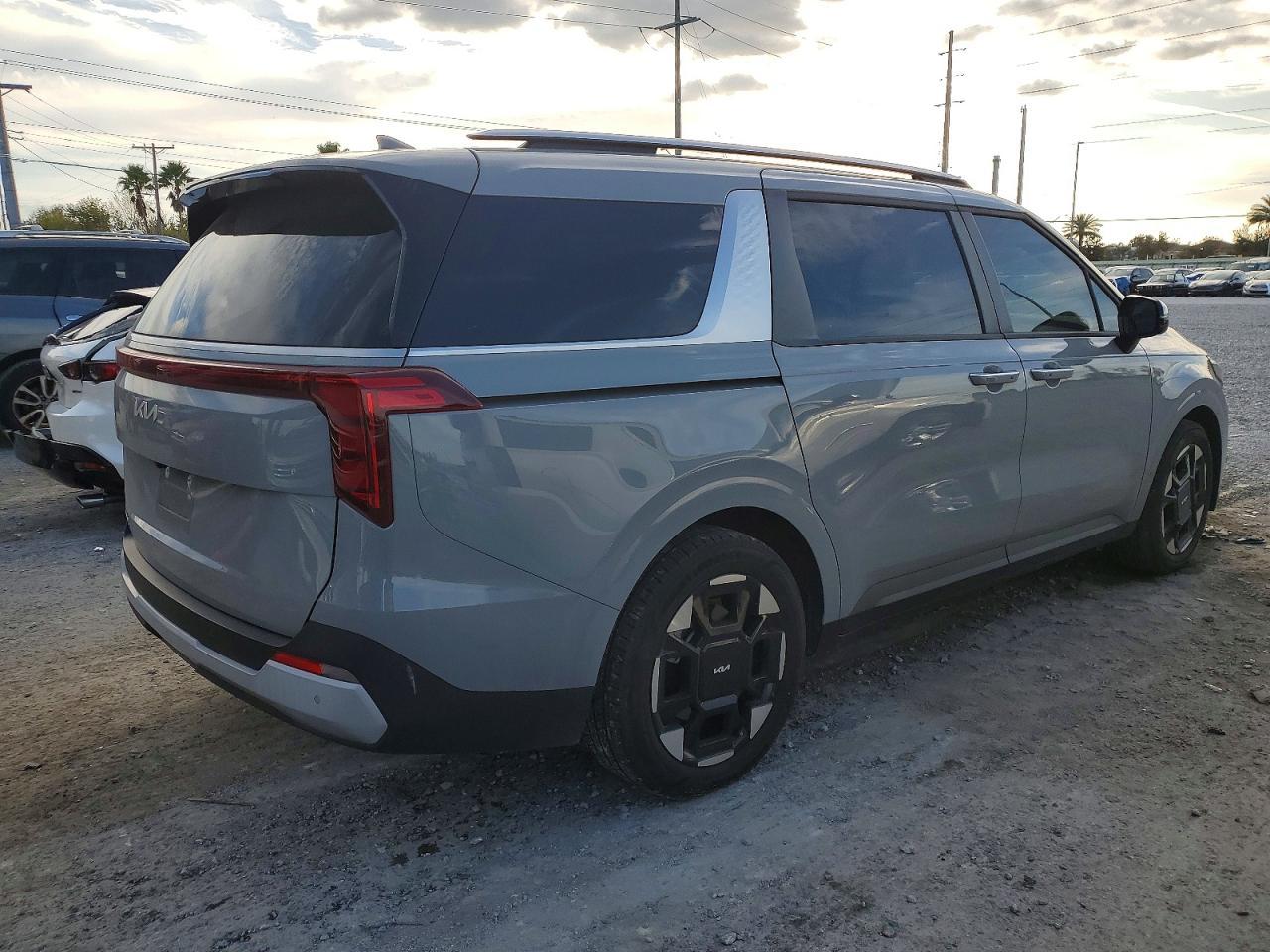 2025 KIA Carnival ex