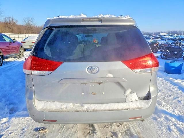 2013 Toyota Sienna le