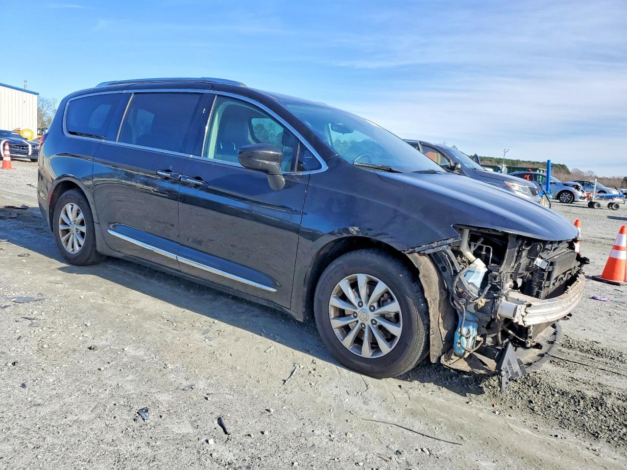 2018 Chrysler Pacifica Touring l