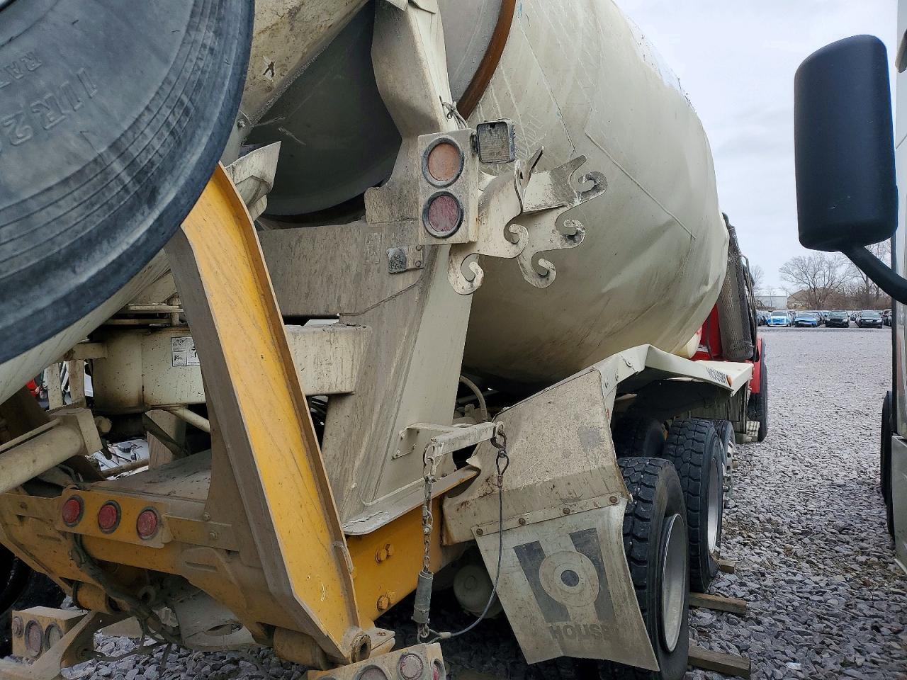 2013 Peterbilt Tractor 2013 Peterbilt 367 Ready MIX Truck